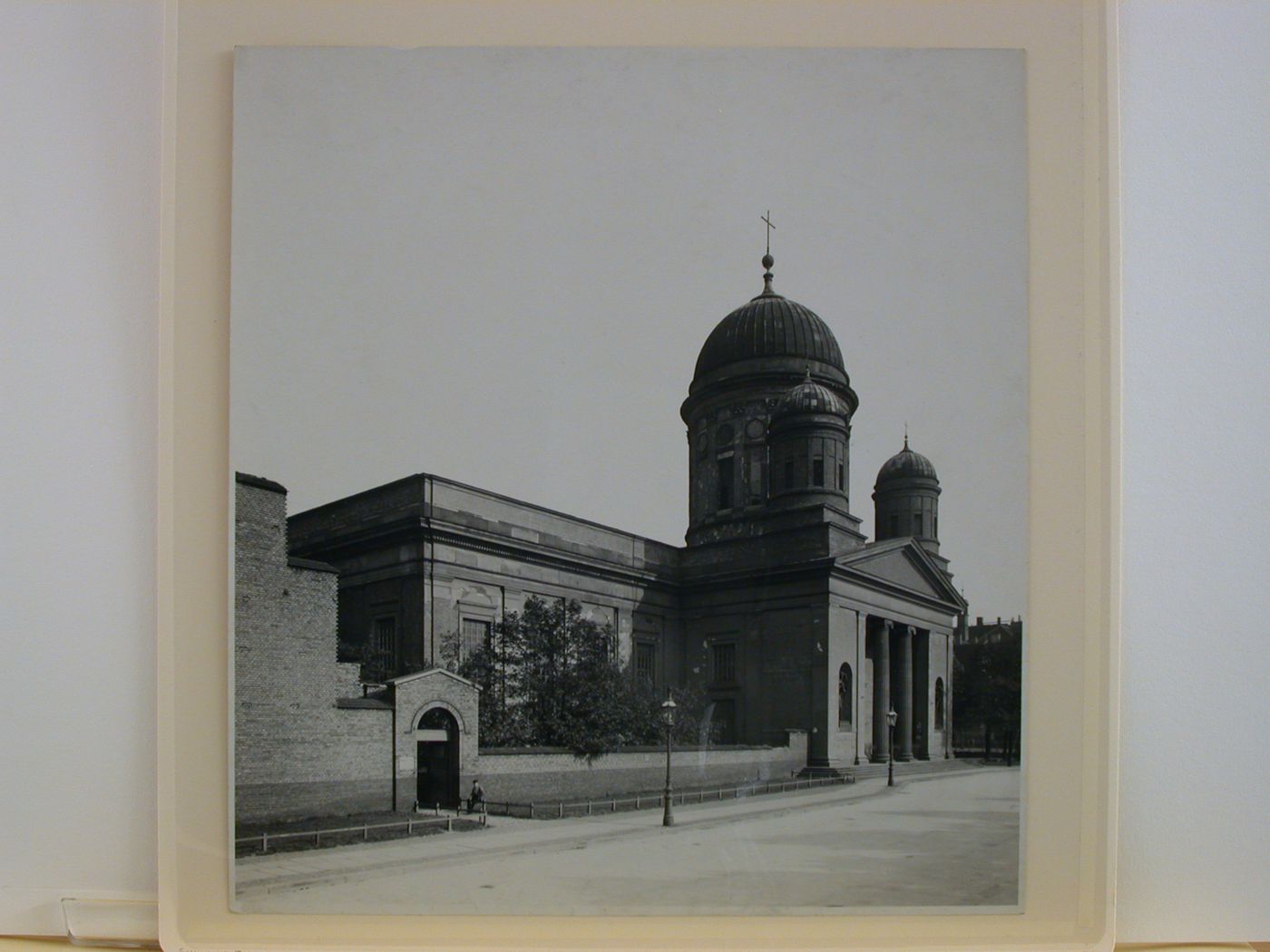 Side view of the principal façade of the Alter Dom, also known as the Berlin Cathedral (now demolished) showing the towers and dome, Berlin, Germany