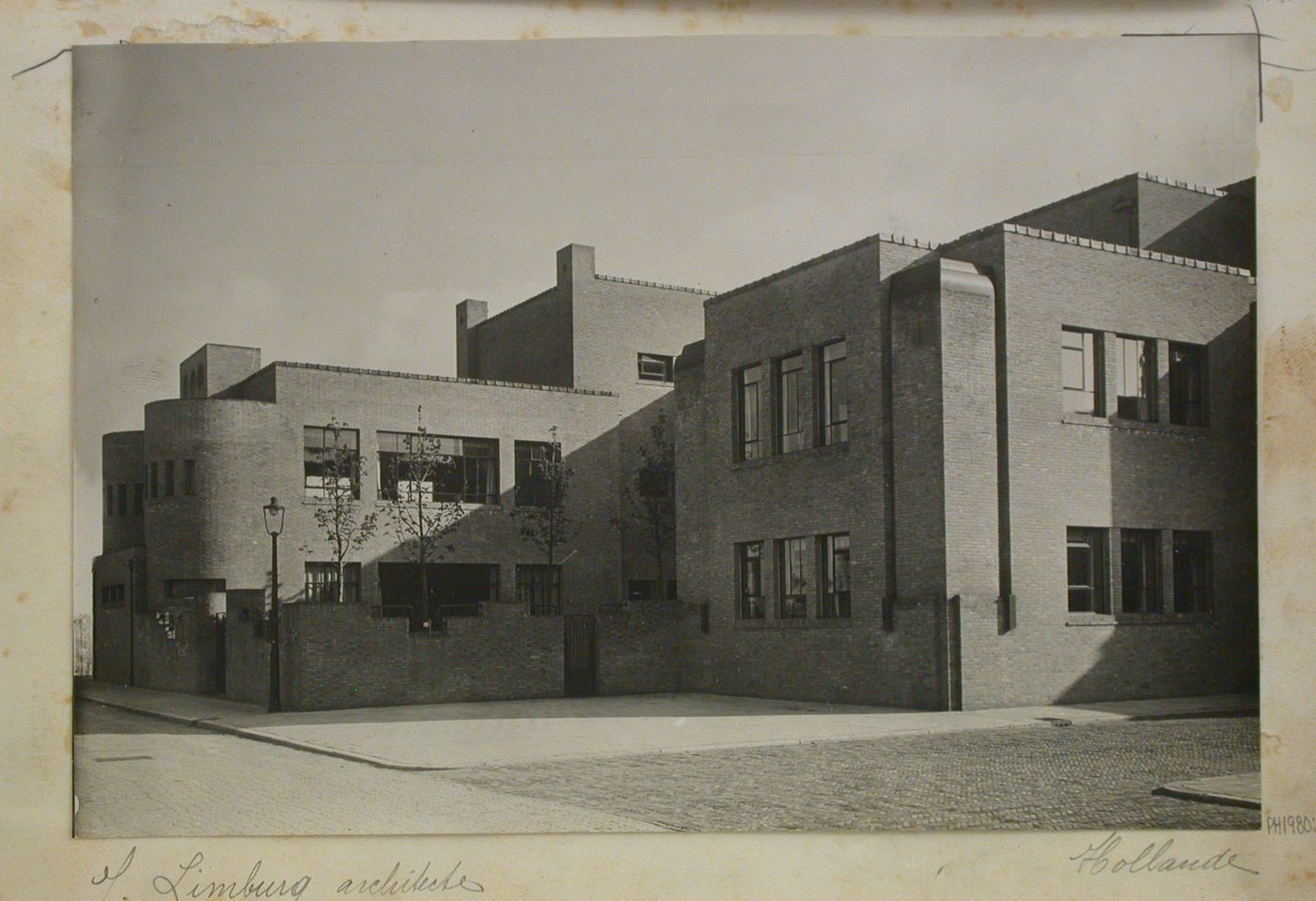 J. Limburg architecte. Hollande. Lycée à La Haye