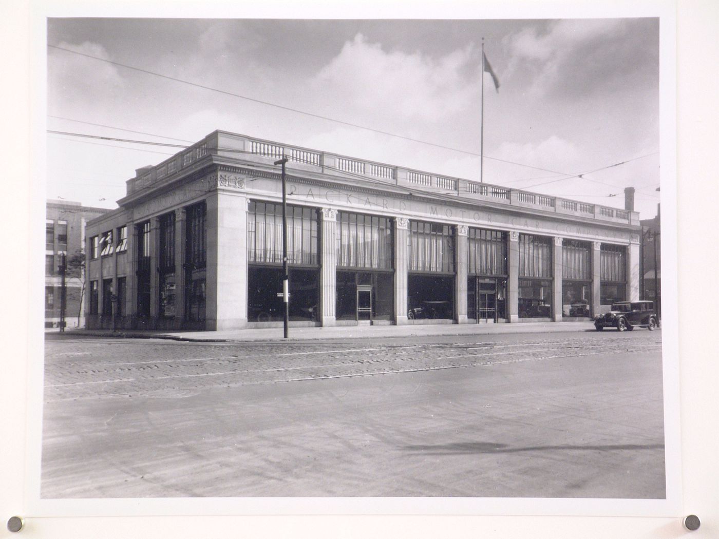 View of the principal and lateral façades of the Packard Sales and Service Building, East Jefferson Avenue, Detroit, Michigan