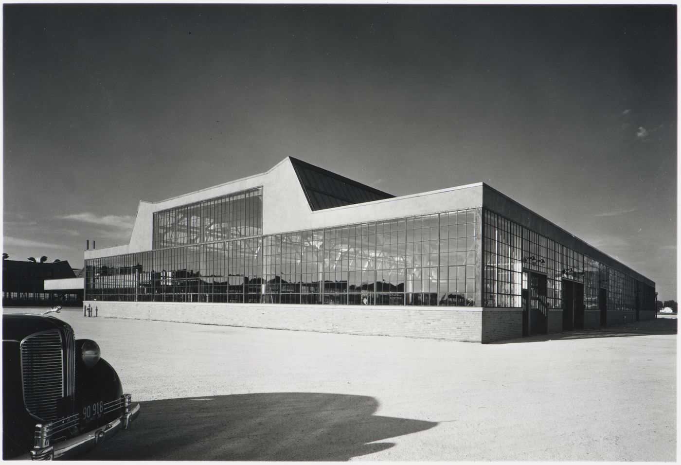 View of the principal and lateral façades of the Export Building, Half-Ton Truck Plant, Chrysler Corporation Dodge division, Mound and Eight Mile Roads, Detroit, Michigan