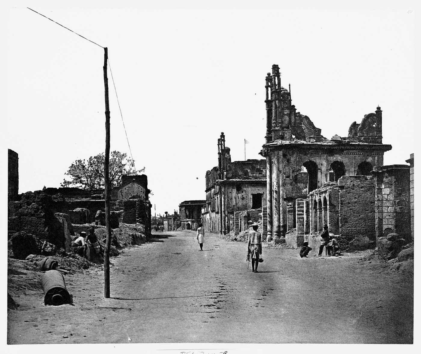 View of the ruins along the Kanpur Road, Lucknow, India