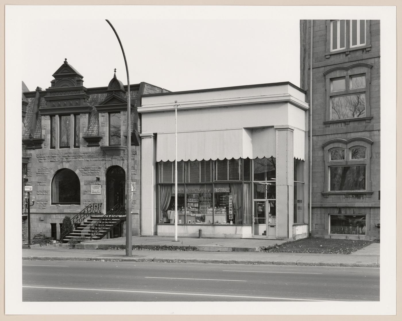 Showroom exterior, Carrefour St-Denis, Montréal, Québec