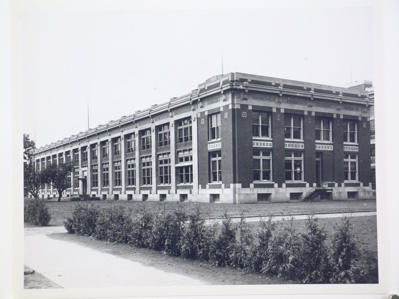View of the principal and lateral façades of the Administration Building, Highland Park Plant (now abandoned), Ford Motor Company, Highland Park, Michigan