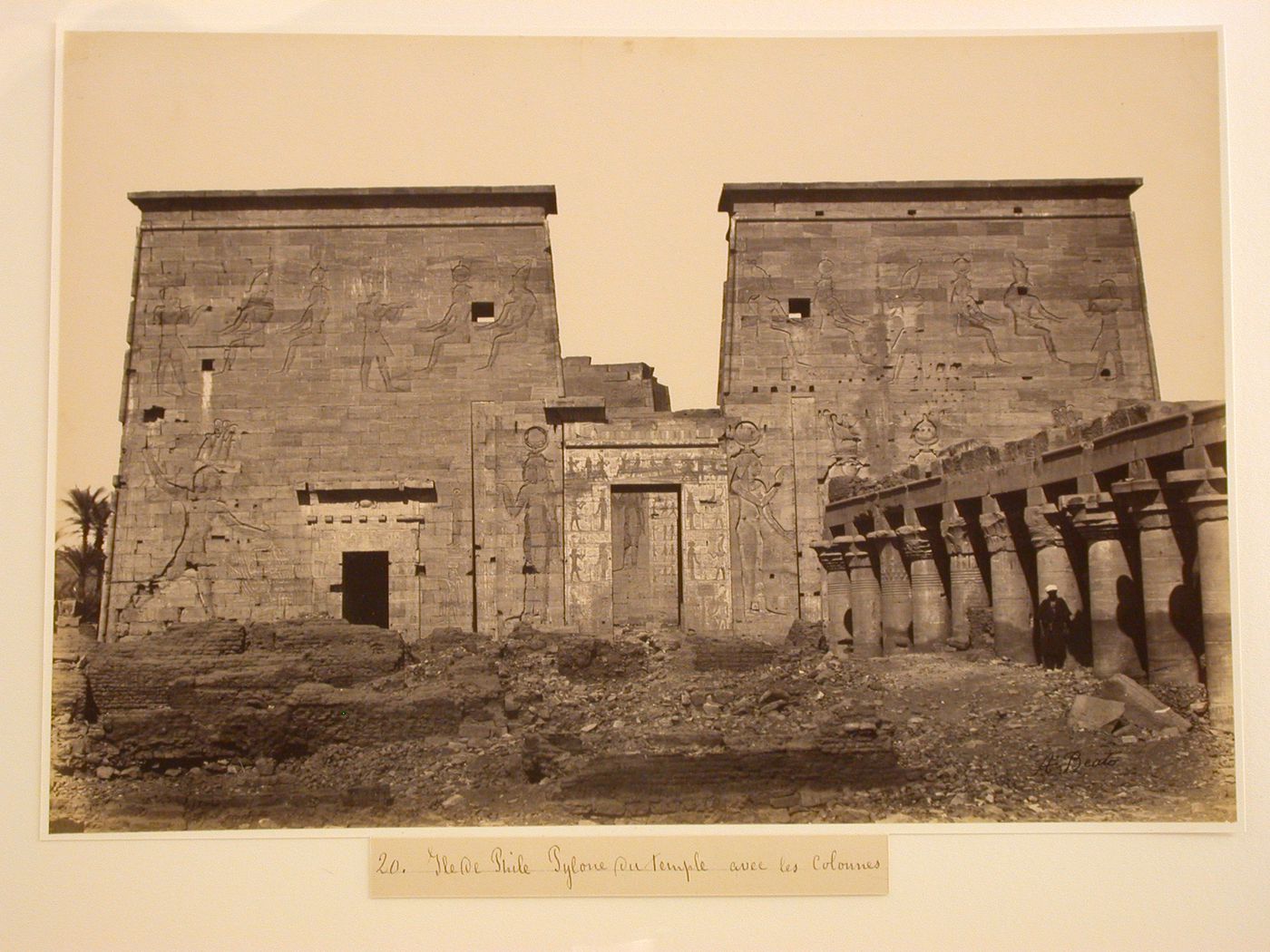 Glede phile Pylone du temple avec les colonnes
