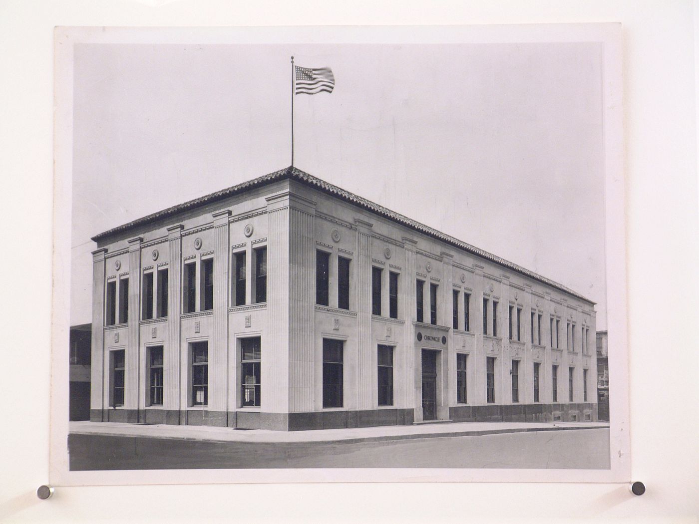 View of the principal and lateral façades of the Muskegon Chronicle Building, Muskegon, Michigan