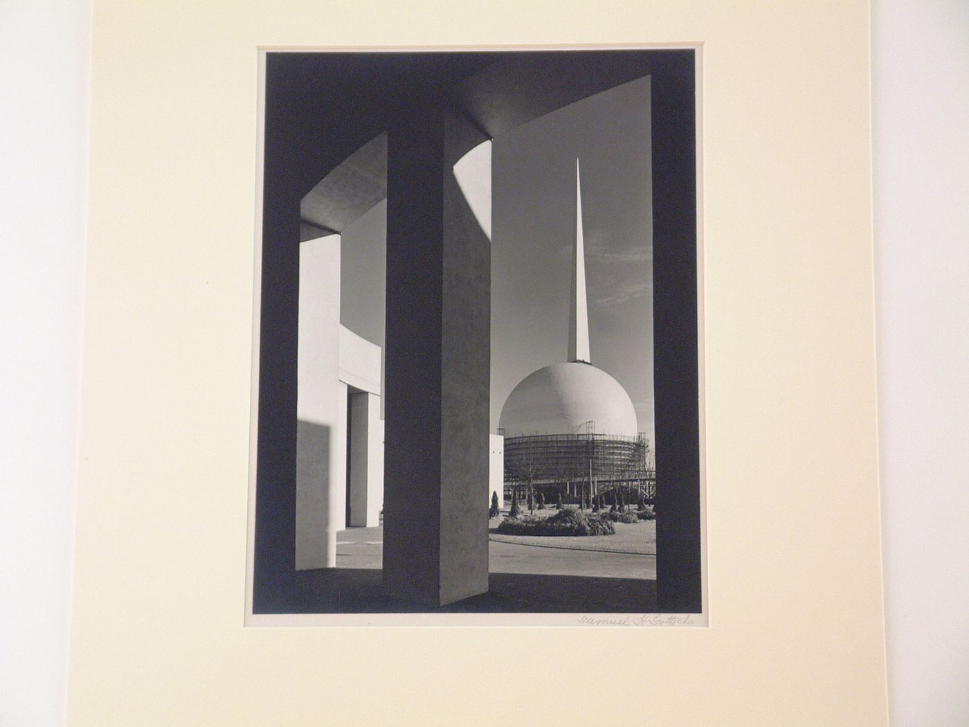 New York World's Fair (1939-1940): Construction of Perisphere, seen through columns of another building