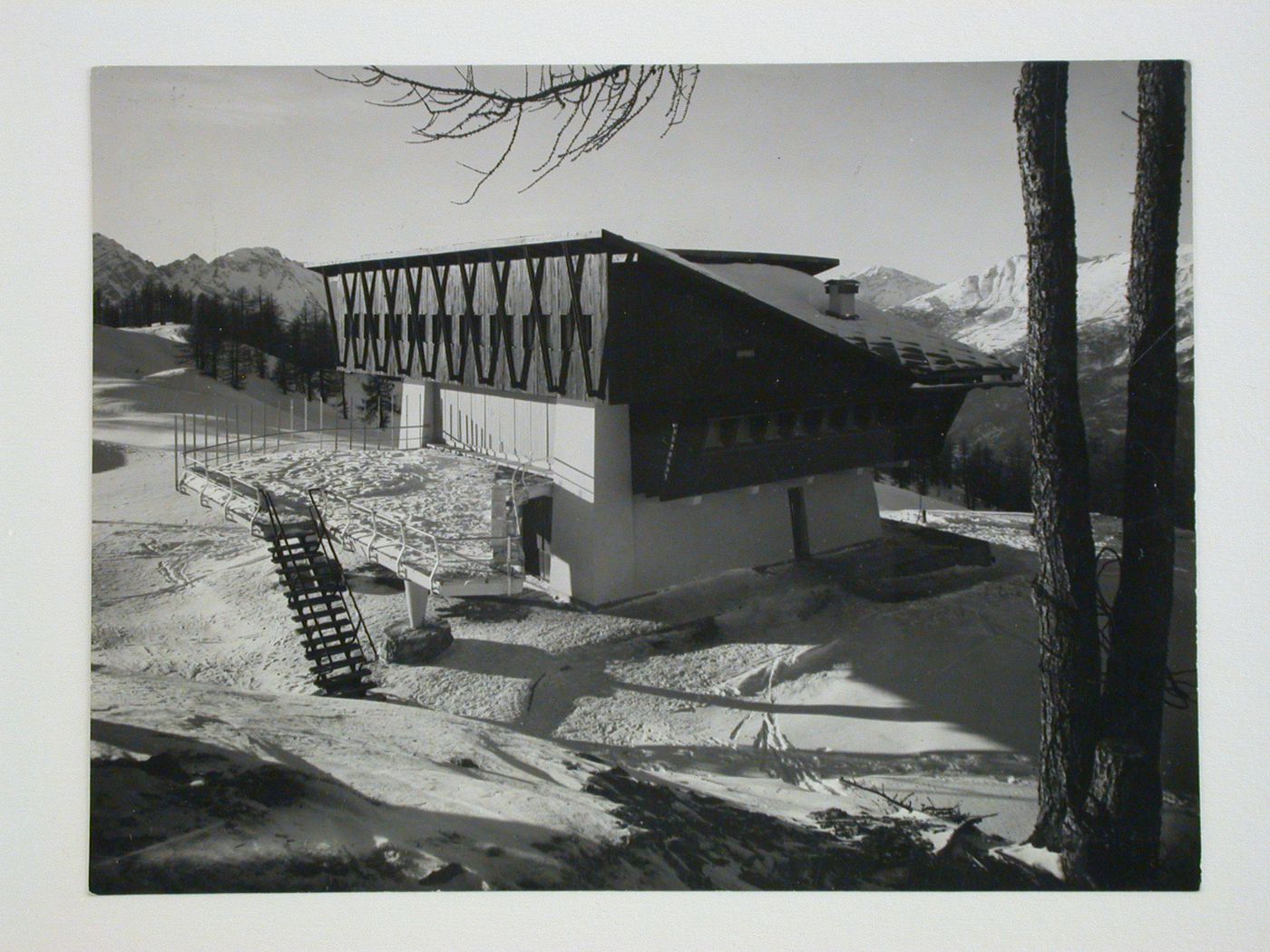 Exterior lateral view of the Stazione-albergo al Lago Nero in winter ...