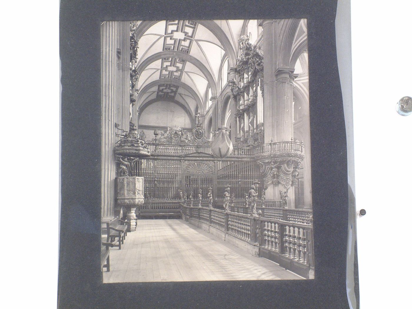 Interior view of the nave of the Catedral de México showing the pulpit and the crujía with the choir screen and one of the choir organs in the background, Mexico City, Mexico