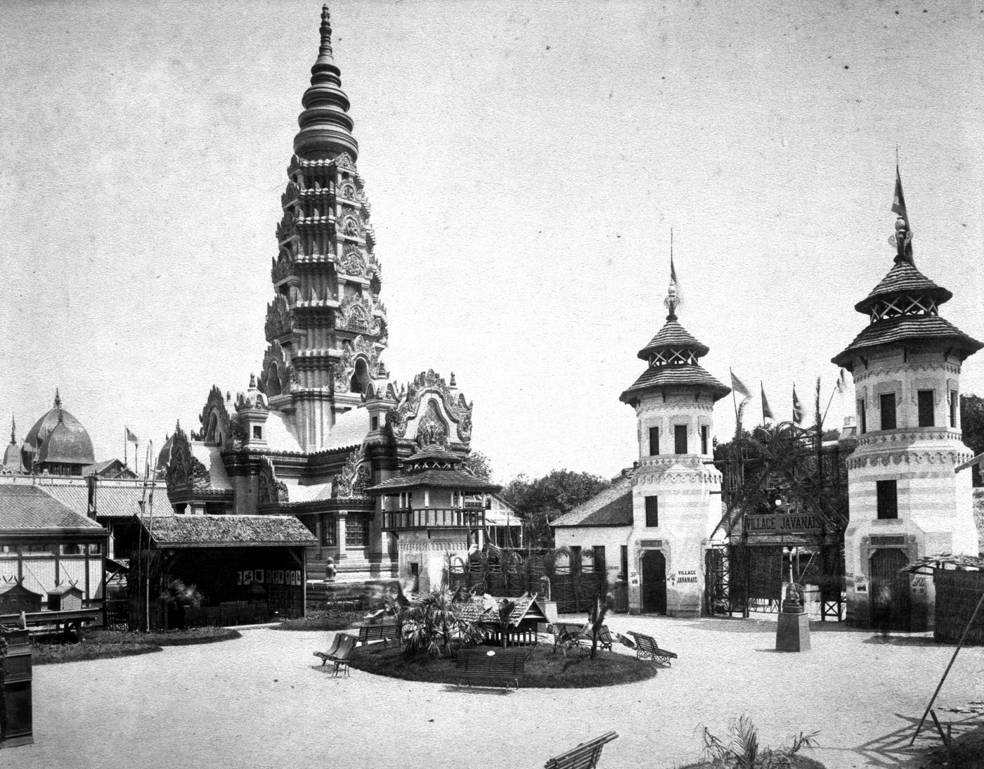 Exposition universelle de 1889 (Paris, France): View of Angkor Pagoda and courtyard
