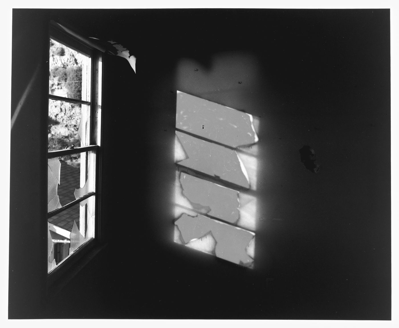 Abandoned beach house, broken window and reflection on red graffitti, California ?