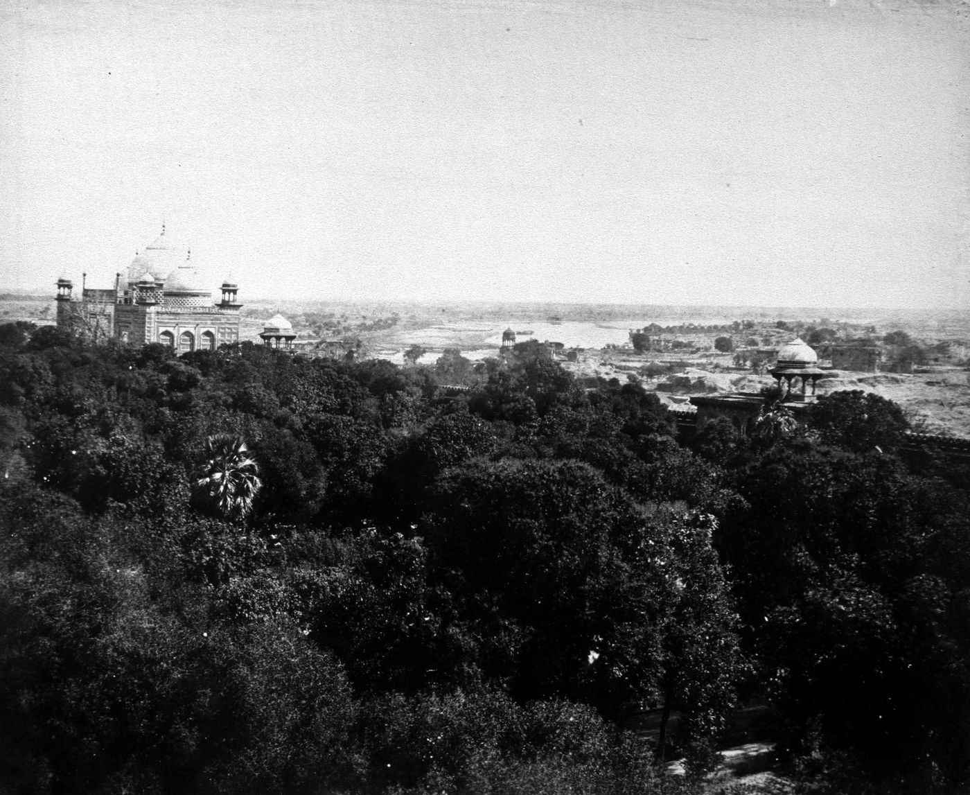 Panorama showing the Jami Masjid (mosque of the Taj Mahal) and the Taj Mahal, Agra, India