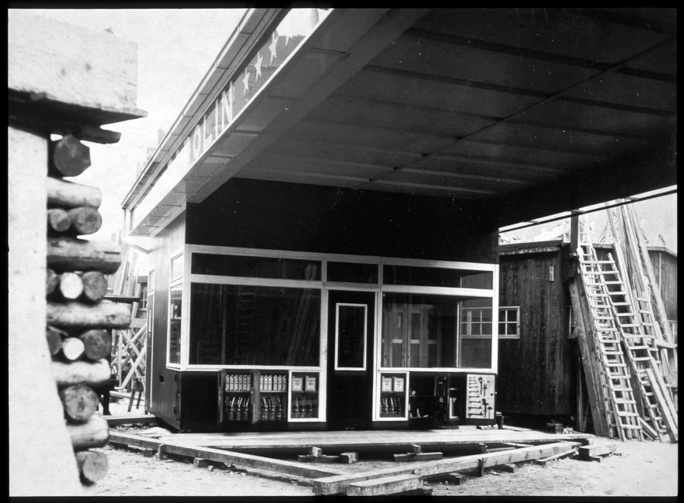 Dapolin auto service station under construction, Frankfurt am Main, Germany