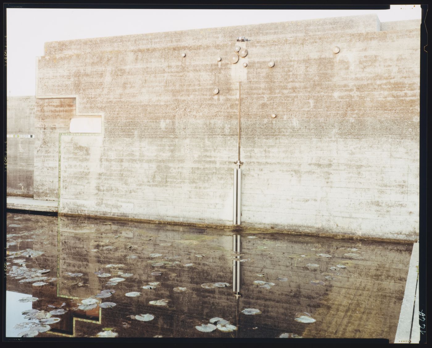 View of the pool, propylaeum and pulley mechanism of a door, Cimitero Brion, San Vito d'Altivole, near Asolo, Italy