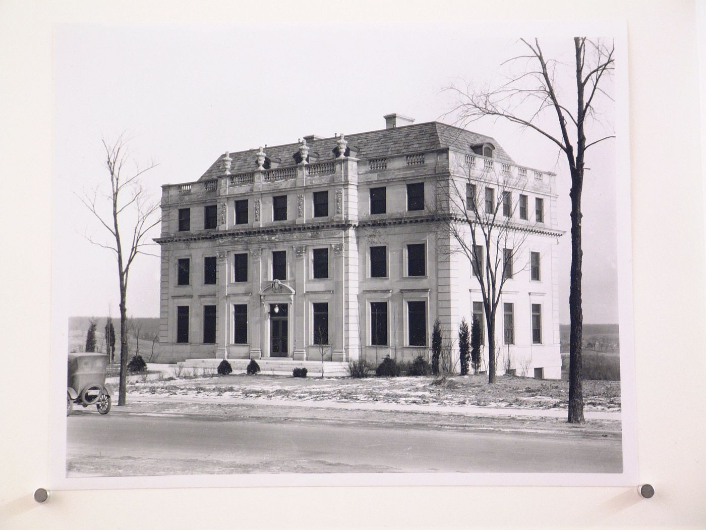 View of the principal and lateral façades of the Thomas Henry Simpson Memorial Institute, Ann Arbor, Michigan