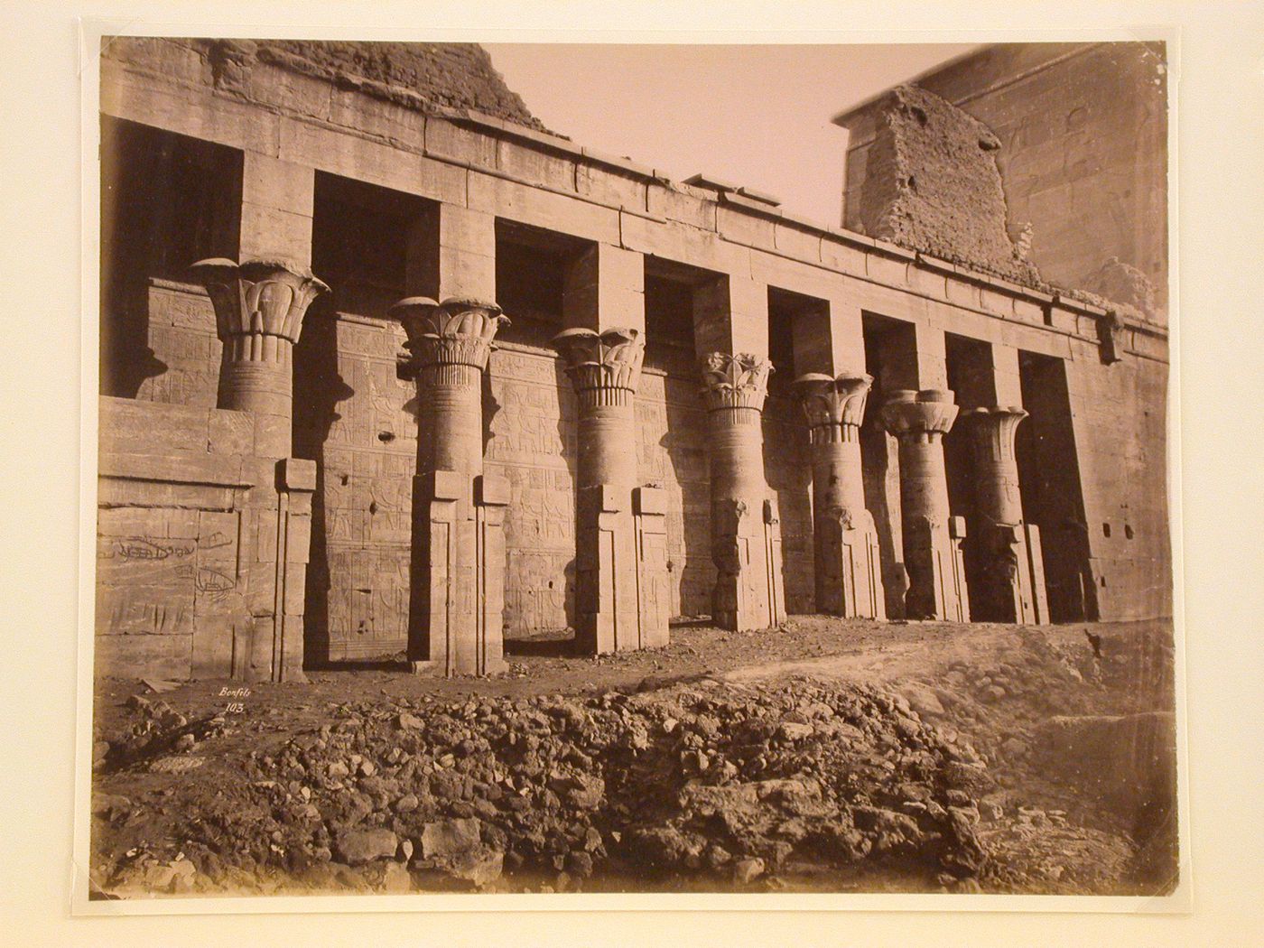 Peristile du Temple Isis, Phyloe