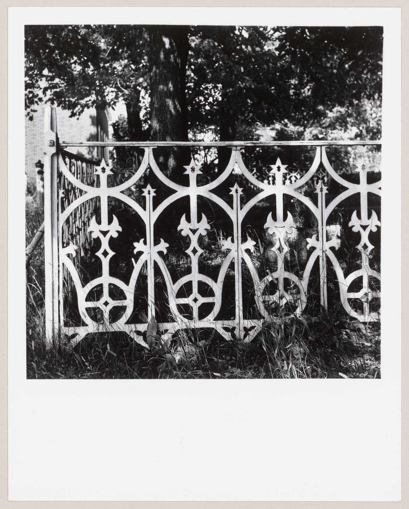 Détail d'une clôture en fer forgé, réion de  Saint-André de Kamouraska, (aussi connu sous Andréville), Québec
