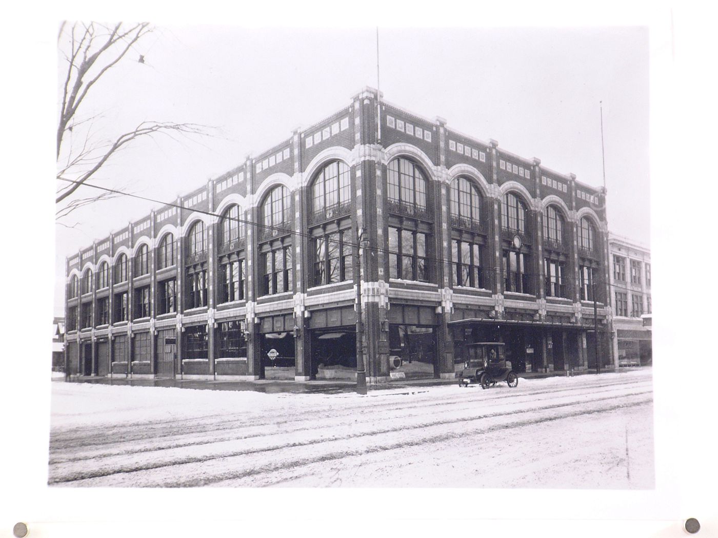 View of the principal and lateral façades of the Service Building, B.F. Goodrich Company, Detroit, Michigan