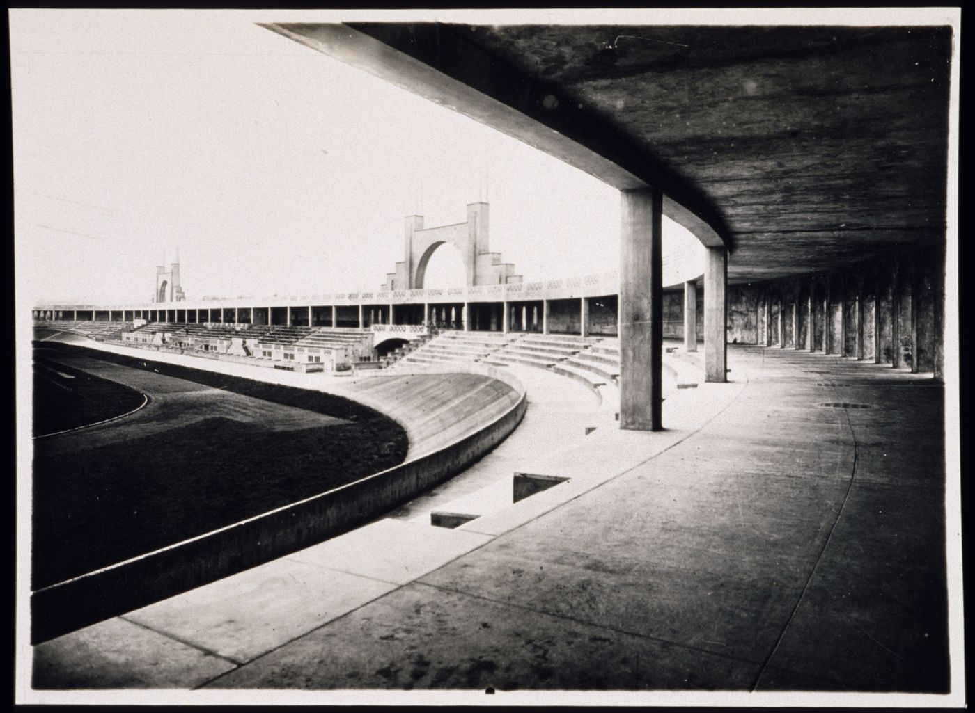 Ville de Lyon. Stade pour les sports athlétiques. T.G. arch.