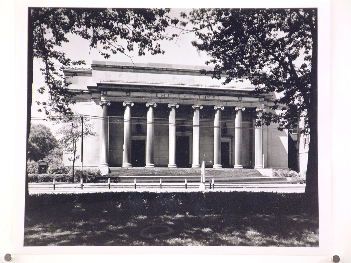 View of the principal façade of Temple Beth El, Detroit, Michigan