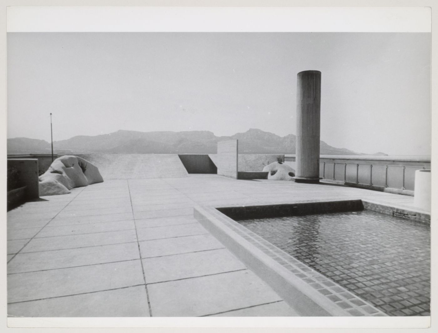 View of the roof of Unité d'habitation showing the pool, playground, freestanding column and sculpted planters, Marseille, France