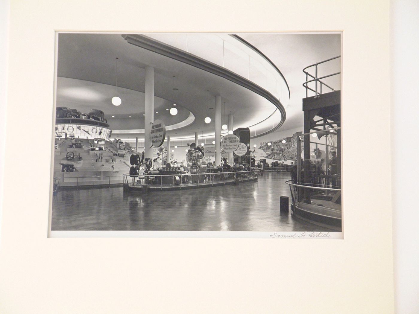 New York World's Fair (1939-1940): Interior of Ford Building, revolving turntable, far left, activated mural on right wall