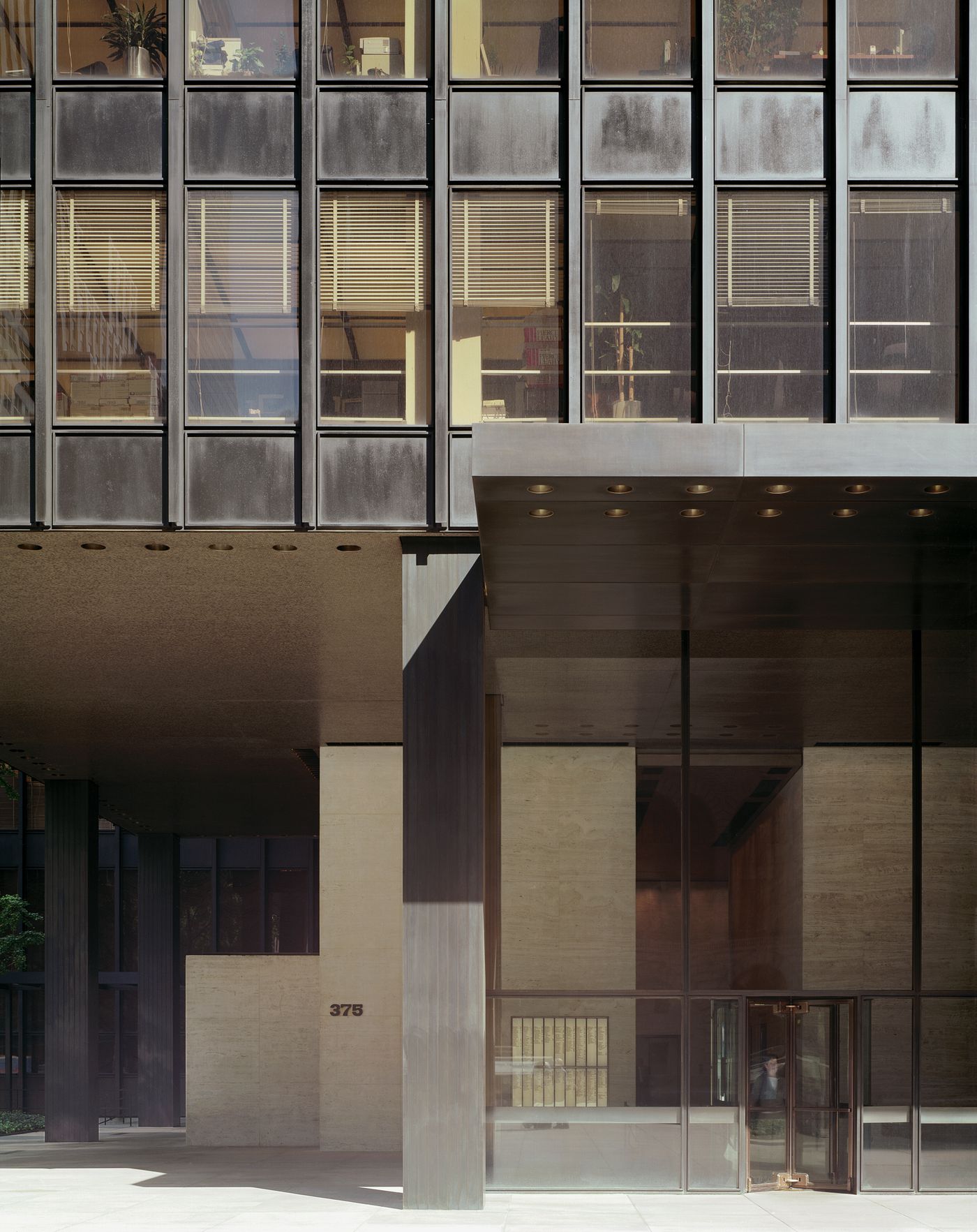 Seagram Building, New York: travertine core traversing the lobby enclosure