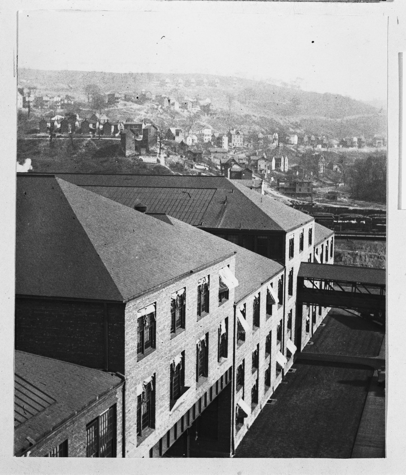 Vues diverses des usines Westinghouse (Different views of the Westinghouse factories), 1904