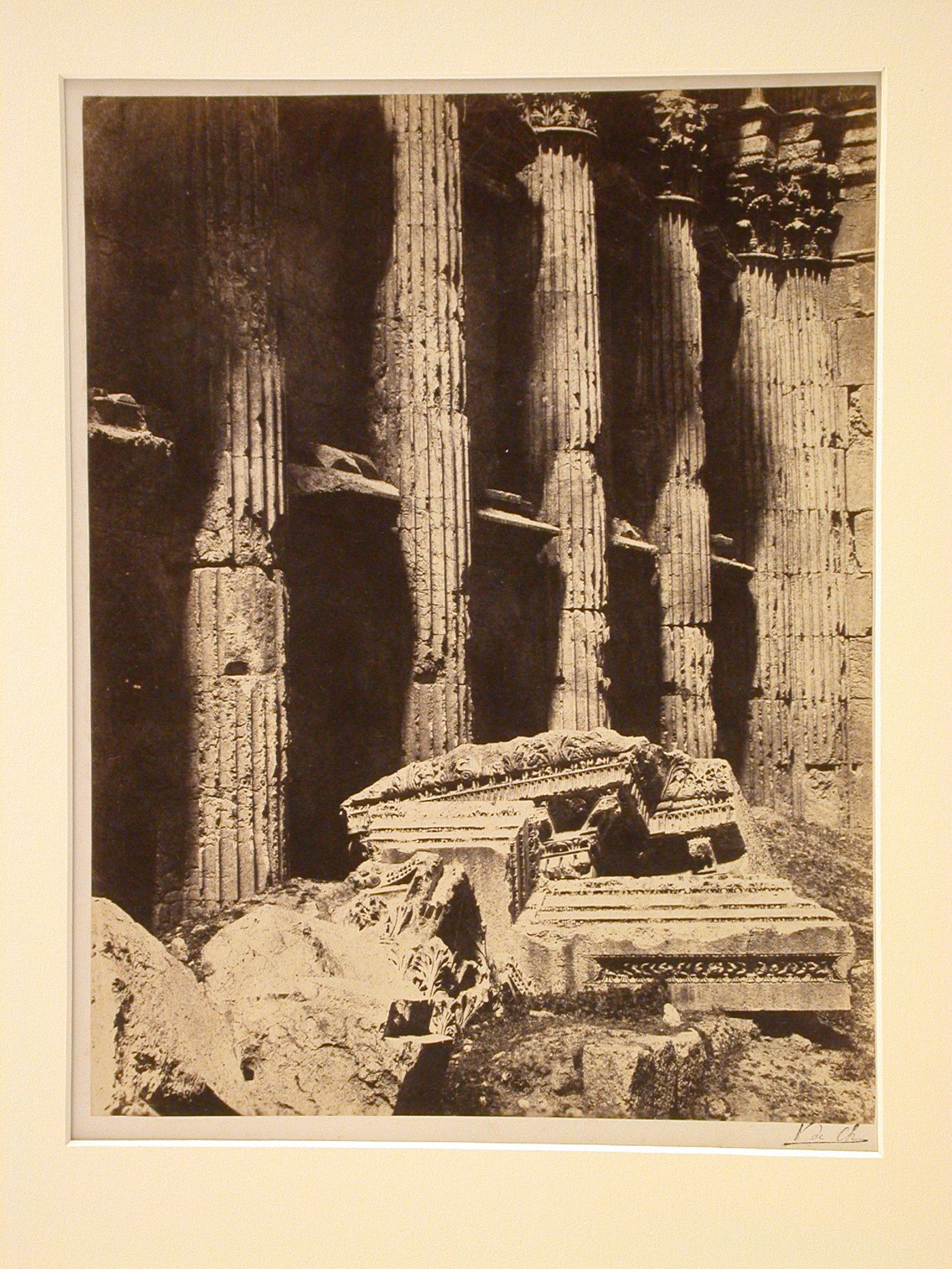 No.47 Baalbeck colonnes et entablement à l'intérieur du temple de Jupiter