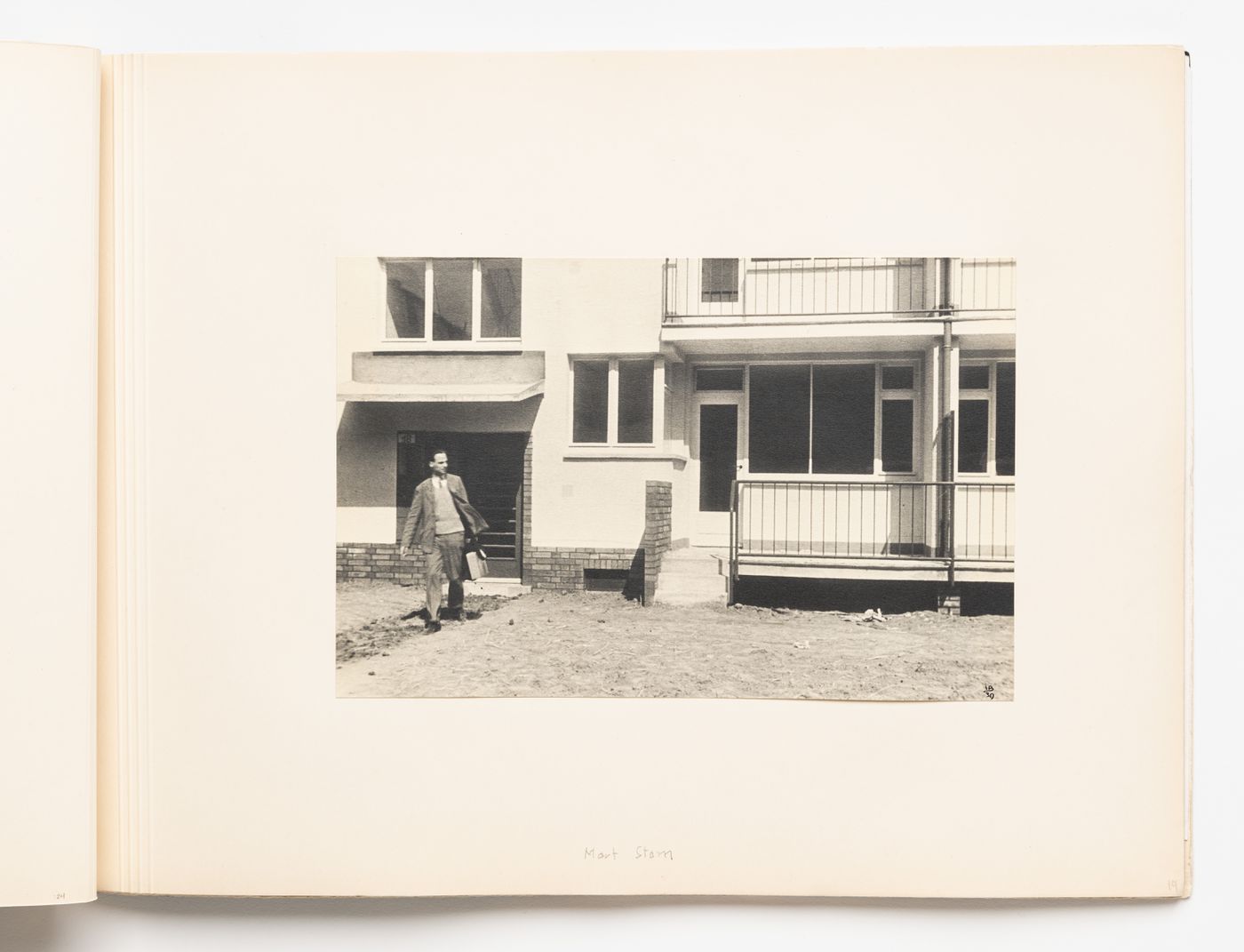 Exterior view of type A housing units with Mart Stam exiting the building, Hellerhof Housing Estate, Frankfurt am Main, Germany