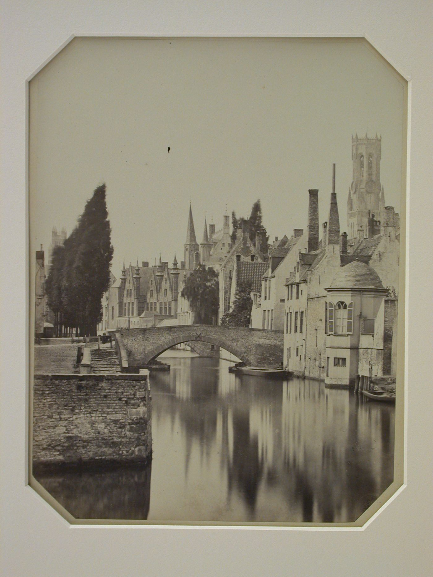 Bruges, tour de la Cathédrale, tour des halles, pignon de l'hotel de ville, palais des comtes de flandres