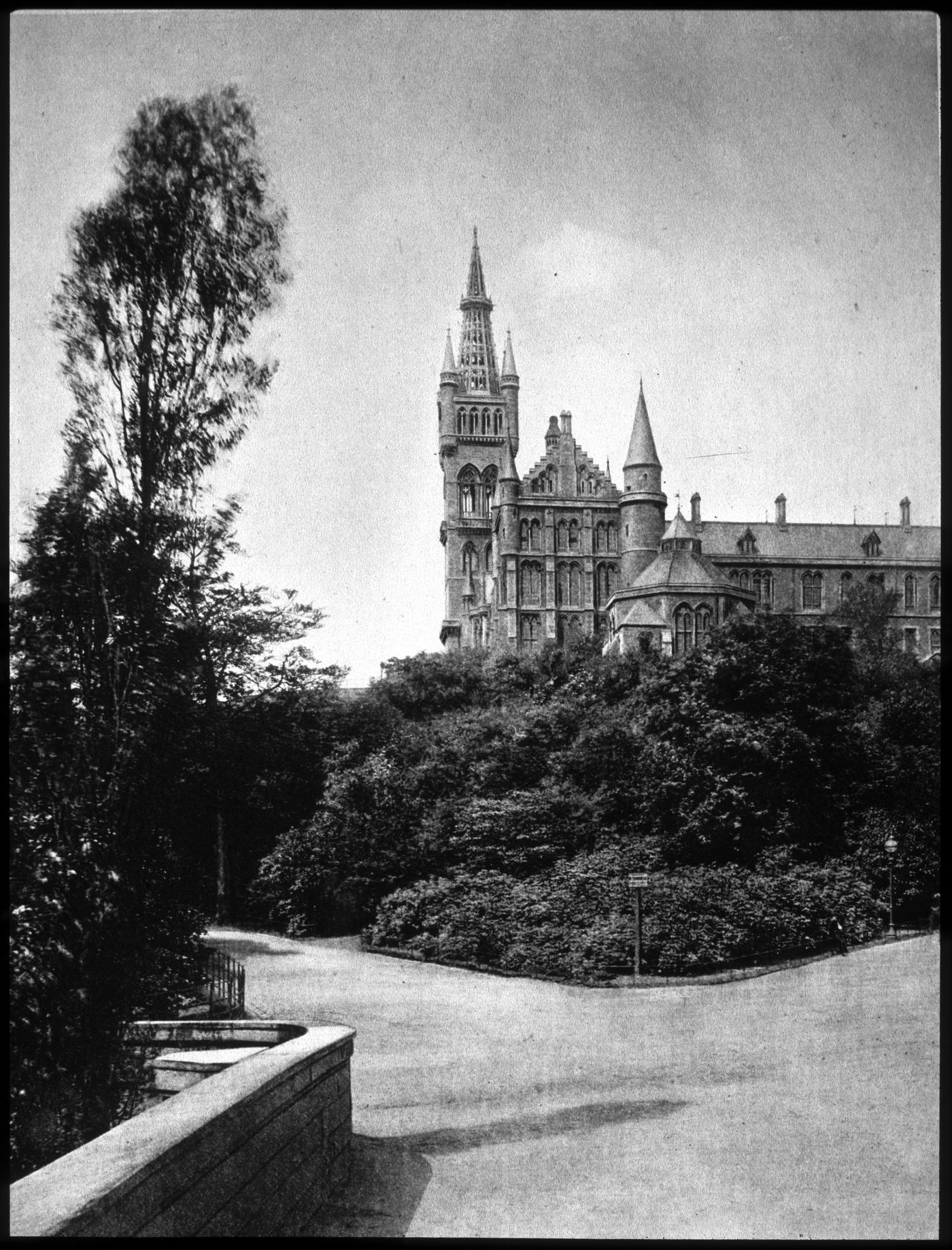 Plate from album ''University of Glasgow, Old and New''