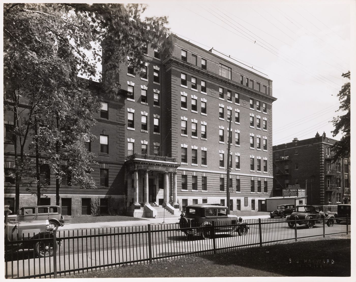 View of the principal façade of Montreal Maternity Hospital (now the Centre Hospitalier Sainte-Jeanne-d'Arc), 3570-3590 rue Saint-Urbain, Montréal, Québec