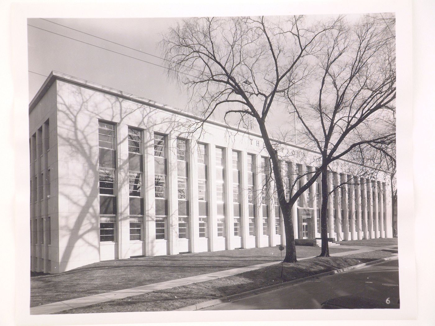 View of the principal façade of the Administration Building, The Upjohn Company Assembly Plant, Kalamazoo, Michigan