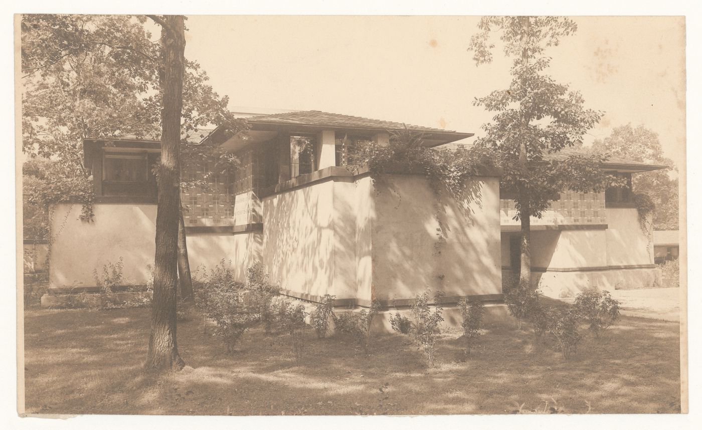 Exterior view of Coonley House showing the bedroom wing, Riverside, Illinois