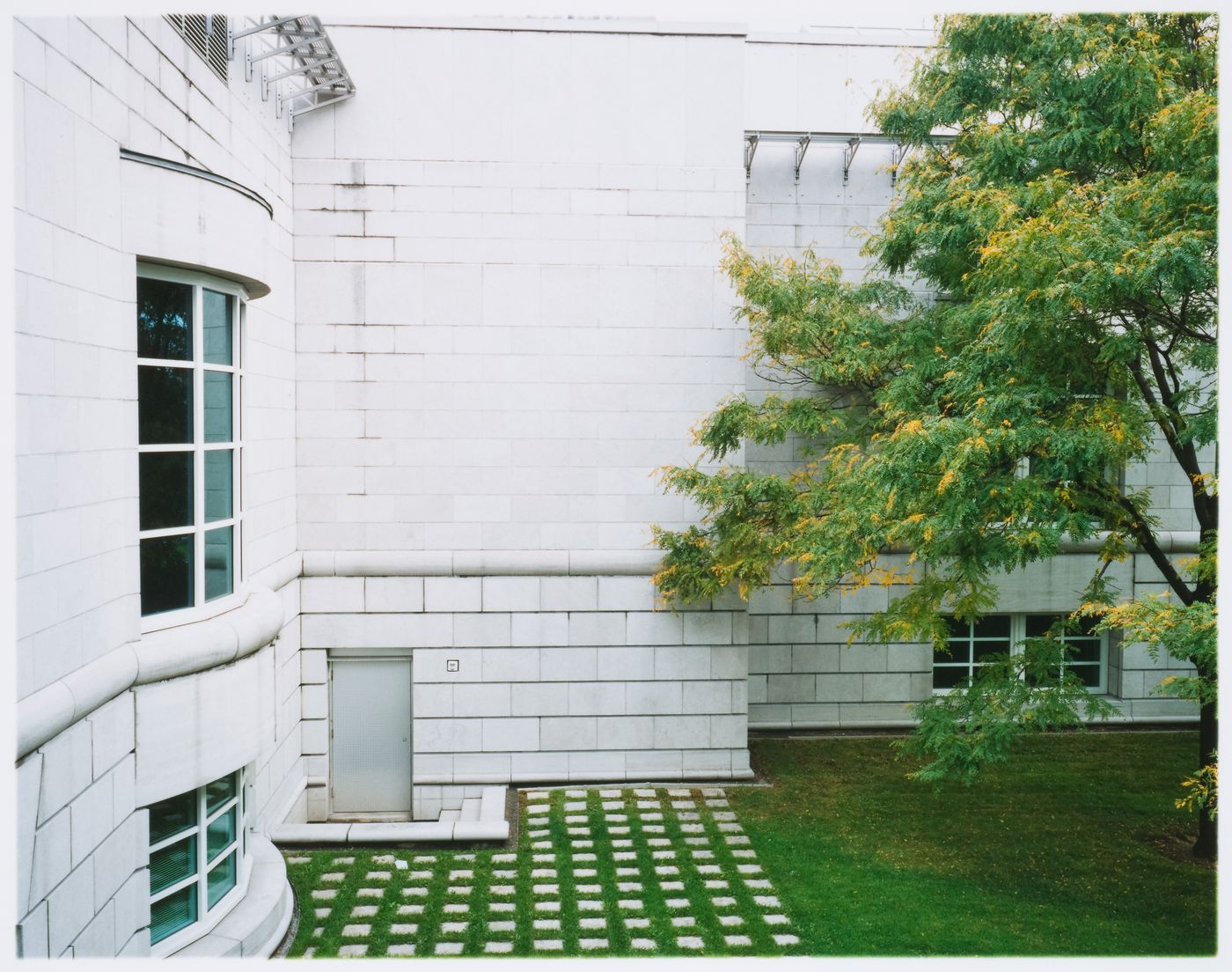 View of the Scholars' courtyard, Canadian Centre for Architecture, Montréal