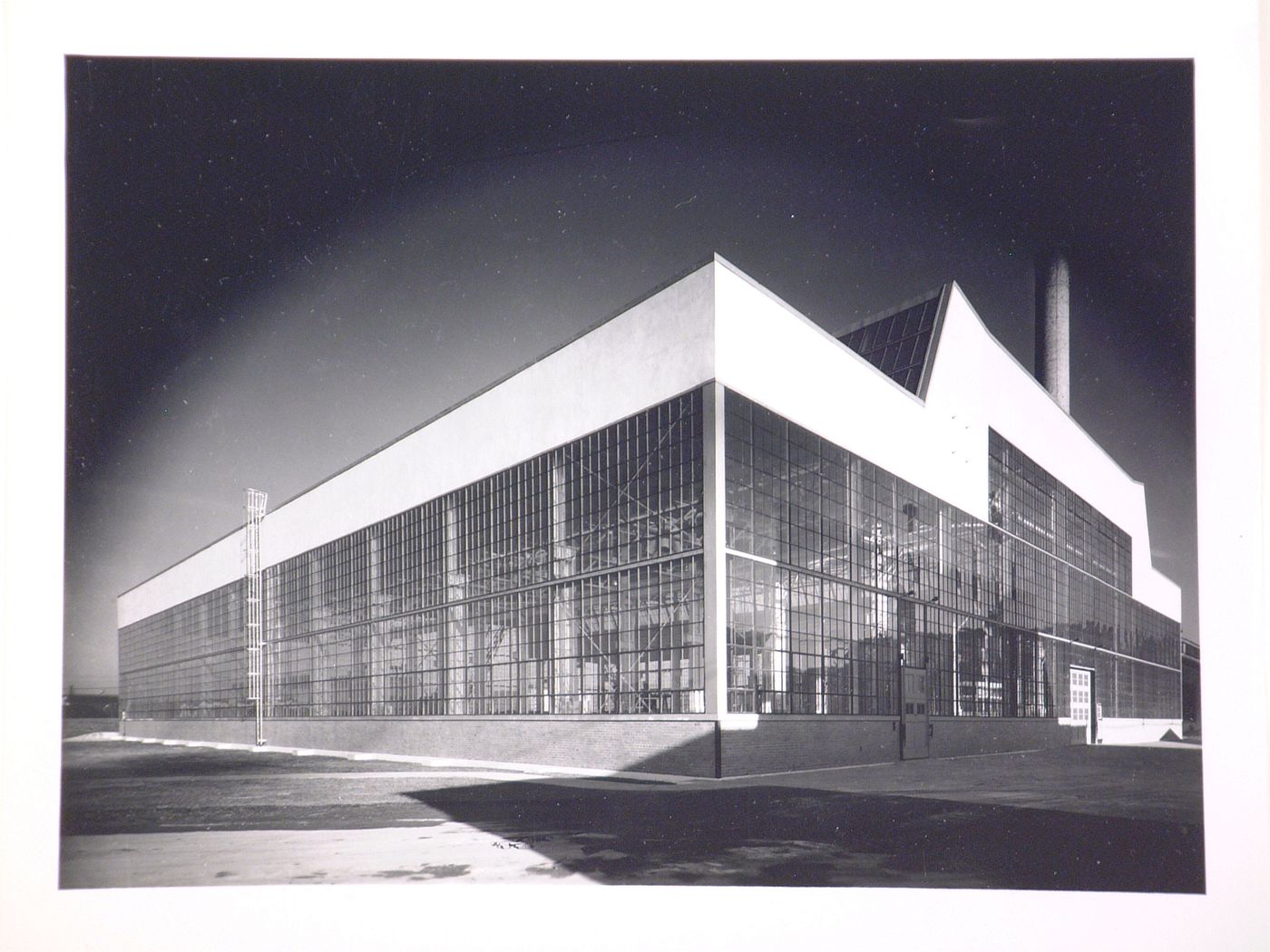 View of the rear [?] and lateral façades of the Roll and Heavy Machine Shop, Ohio Steel Foundry, Lima, Ohio