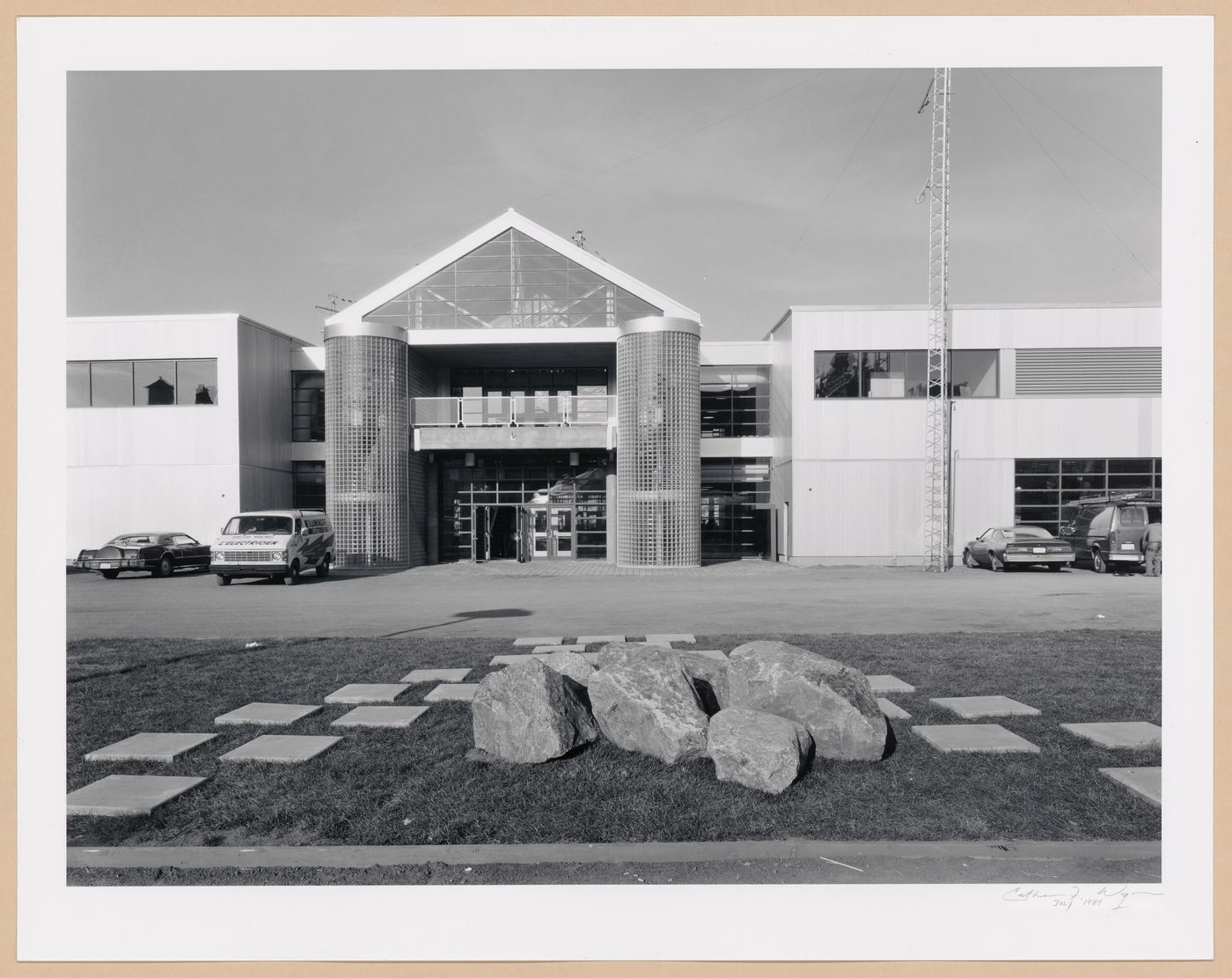 View of an entrance to Hangar des boutiques (now École navale des Forces canadiennes), 170 rue Dalhousie, Port of Québec, Québec