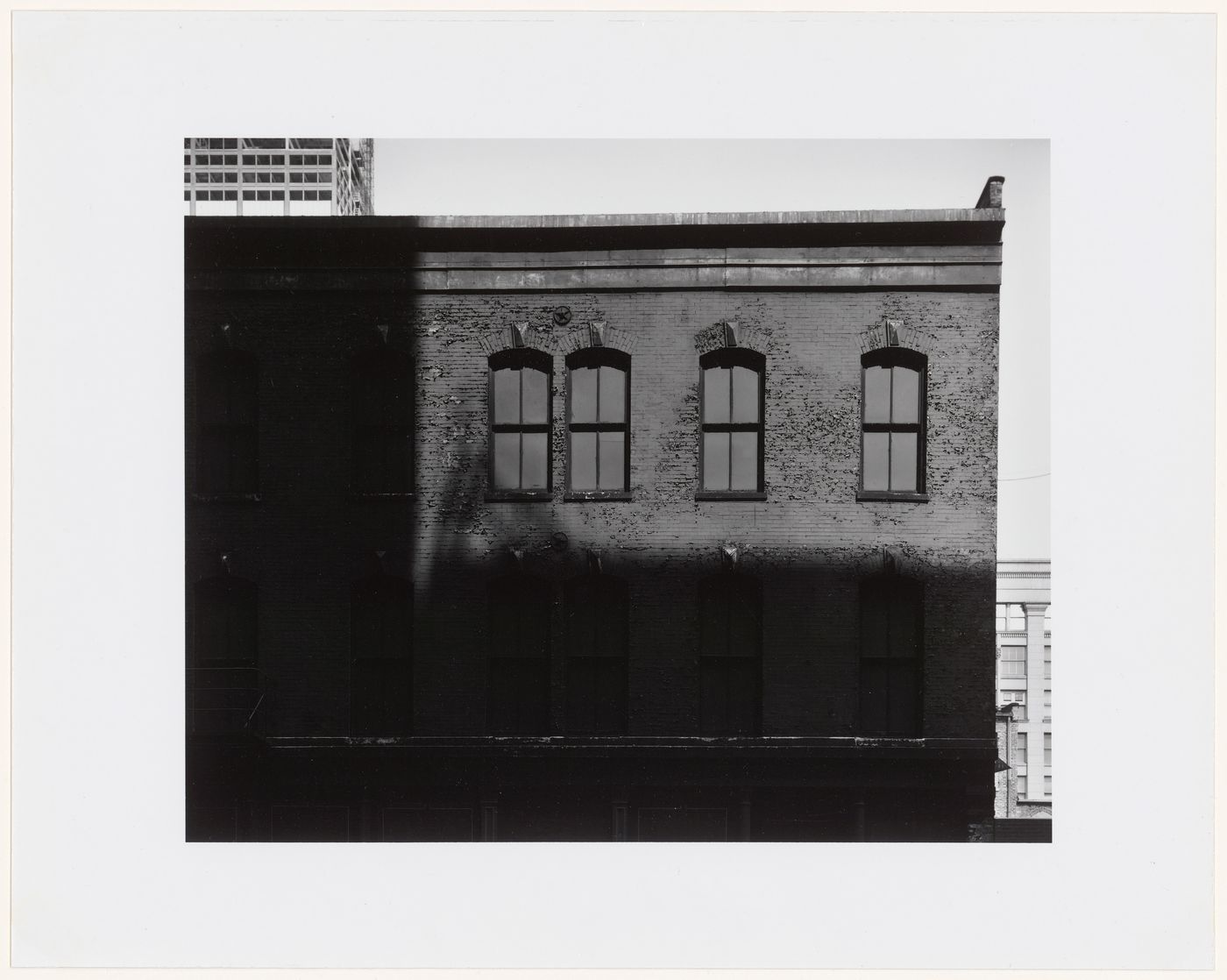 Close-up view of the upper storeys of an apartment house [?], Chicago, Illinois, United States