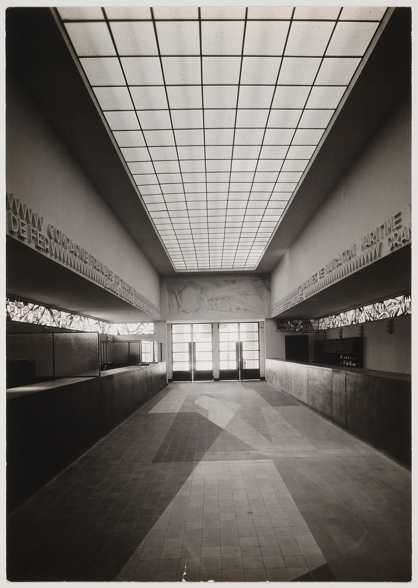 Exposition internationale des arts décoratifs et industriels modernes (1925: Paris, France): Interior view looking towards main entrance of Pavilion of Tourism