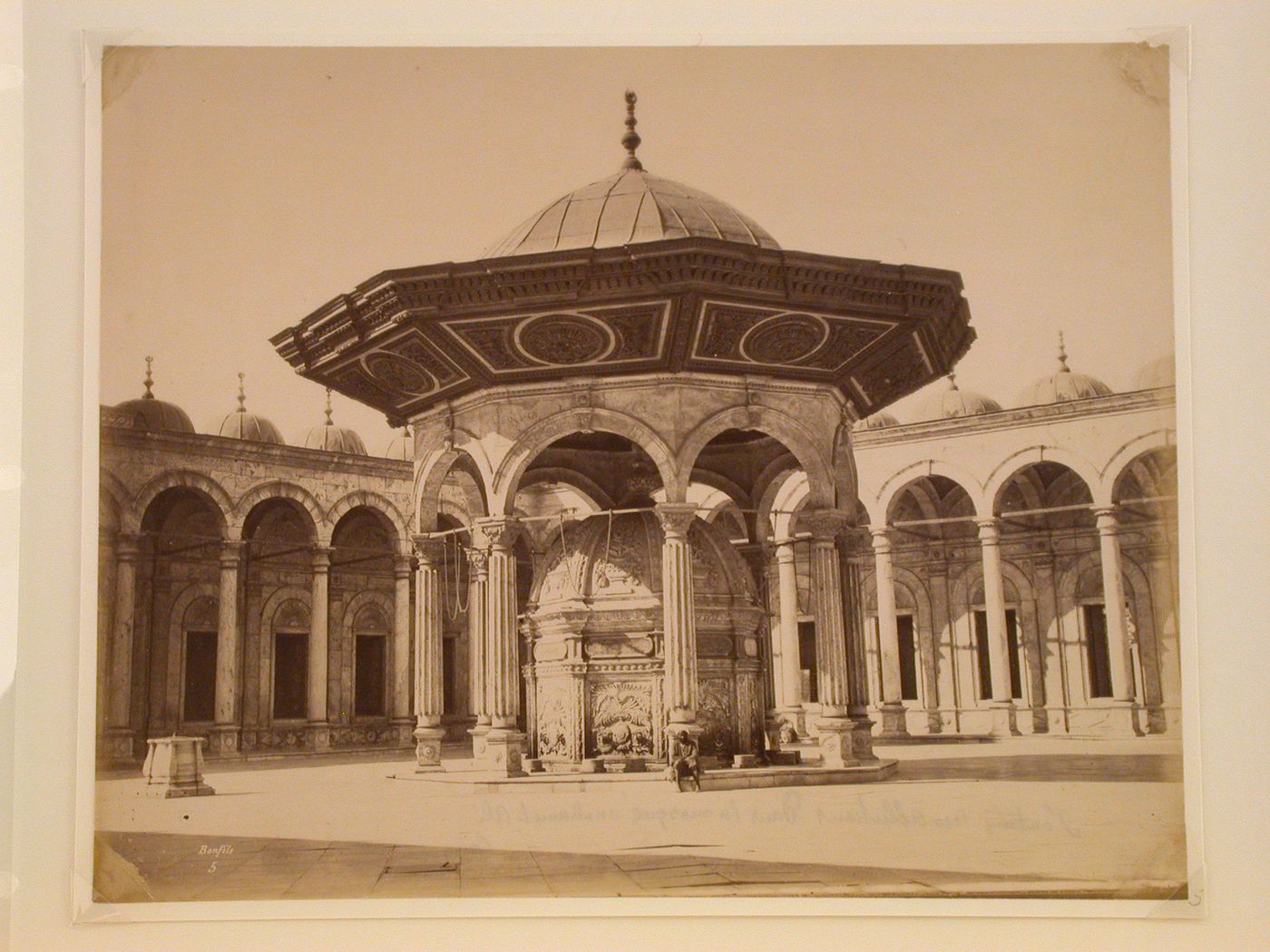 Fontaine des Ablutions dans la mosque Mohamet Ali. Caire