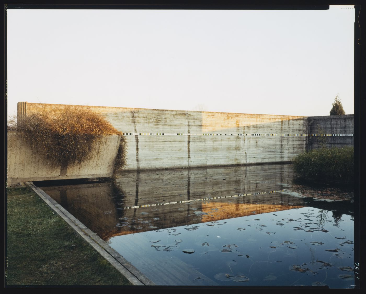 View of the pool and perimeter wall, Cimitero Brion, San Vito d'Altivole, near Asolo, Italy