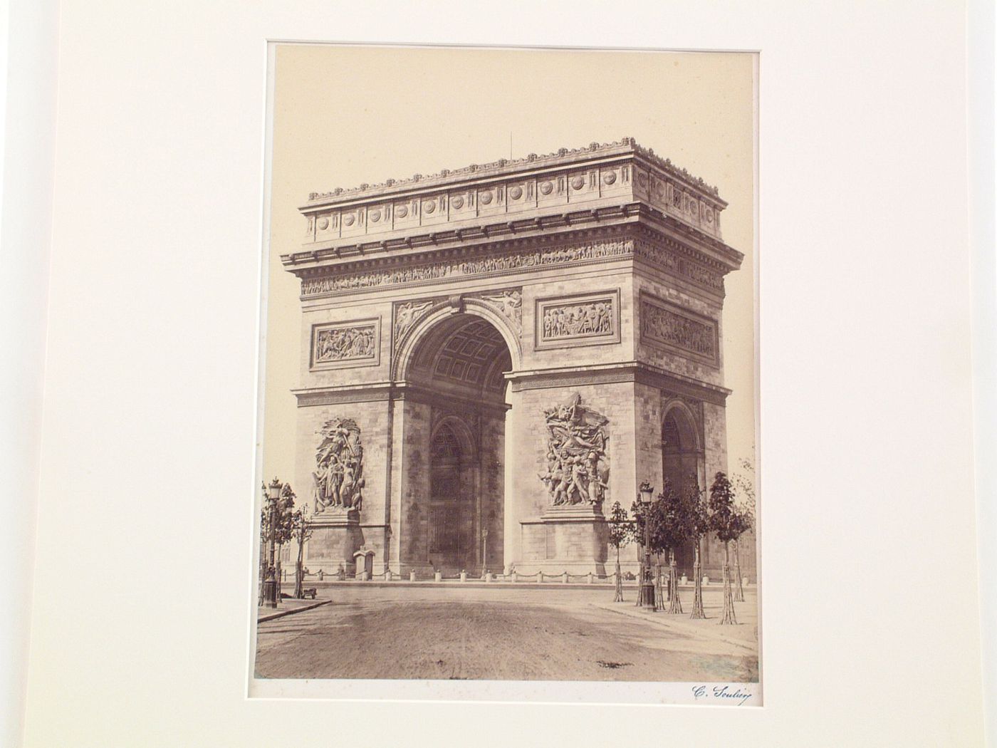 View of l'Arc de Triomphe from the Avenue Friedland, Paris, France