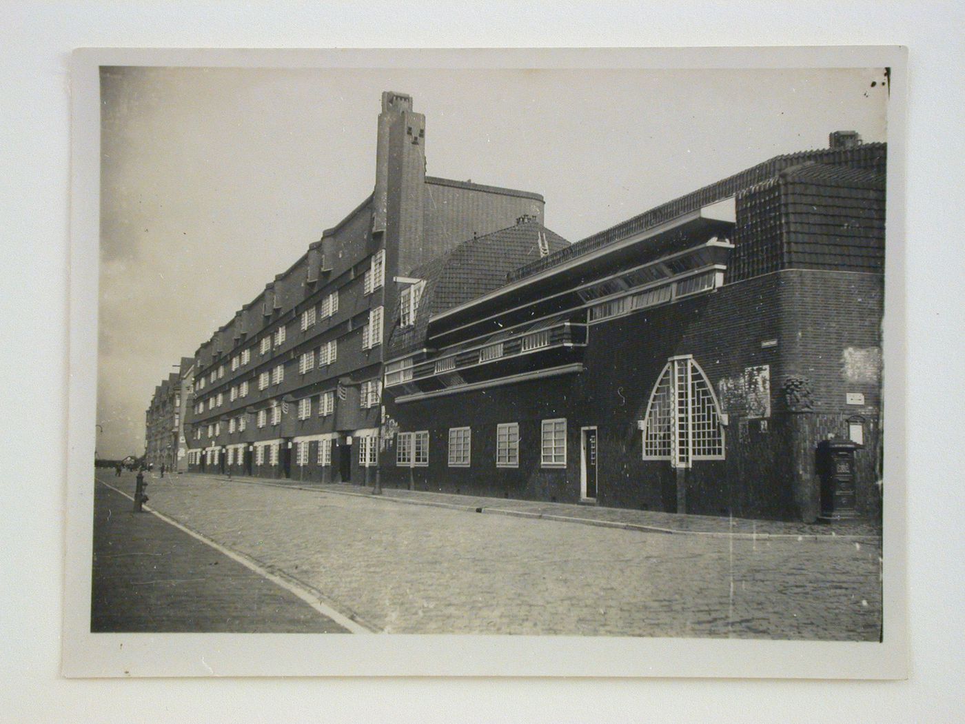 View of the south and west façades of Block 3 (also known as Het Schip [The Ship]) and the Postkantoor [the Post Office] of the Eigen Haard Housing Estate, Spaarndammerbuurt, Amsterdam, Netherlands