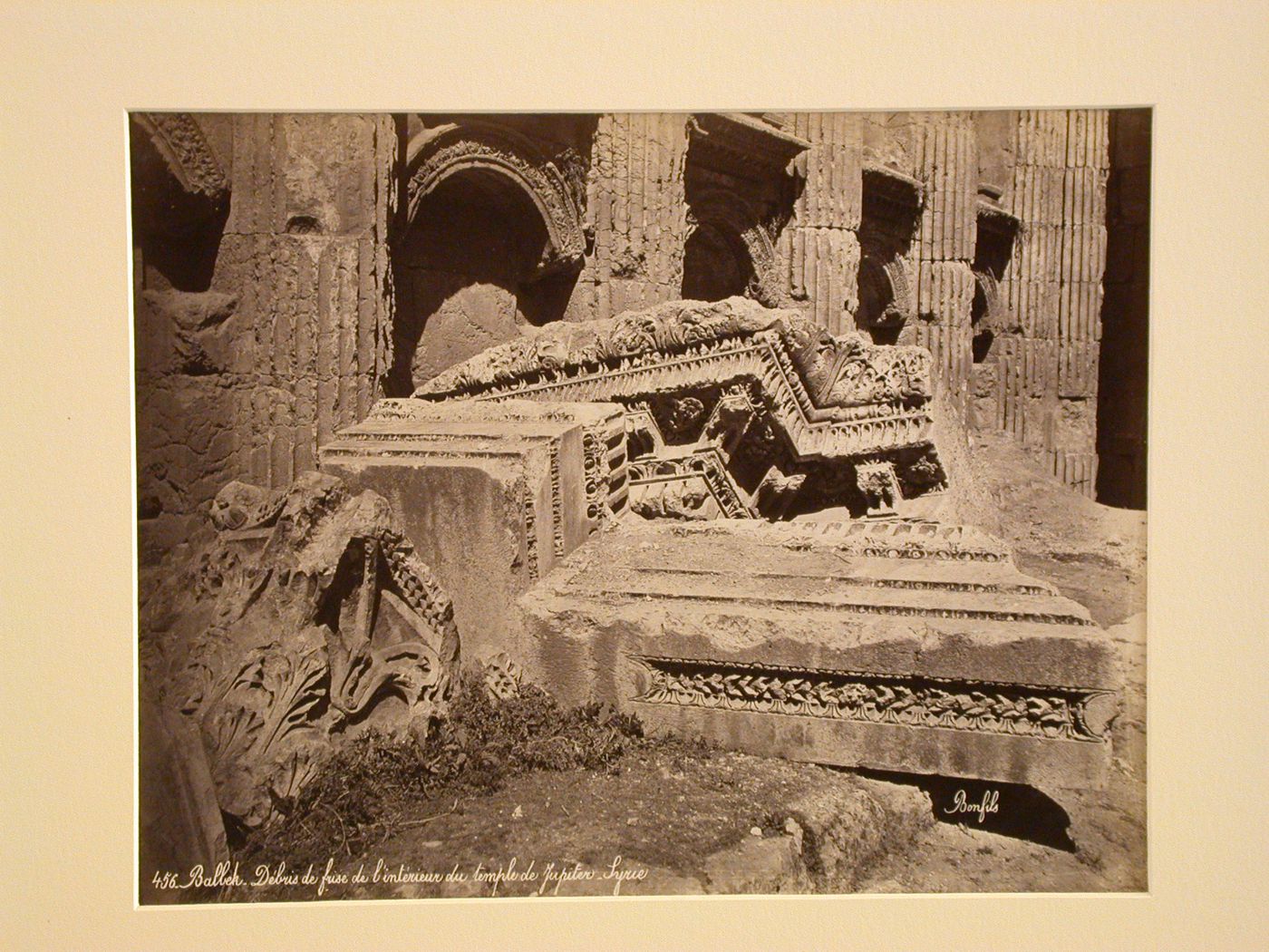 Balbek débris de frise de l'interieur du temple de Jupiter - Syrie