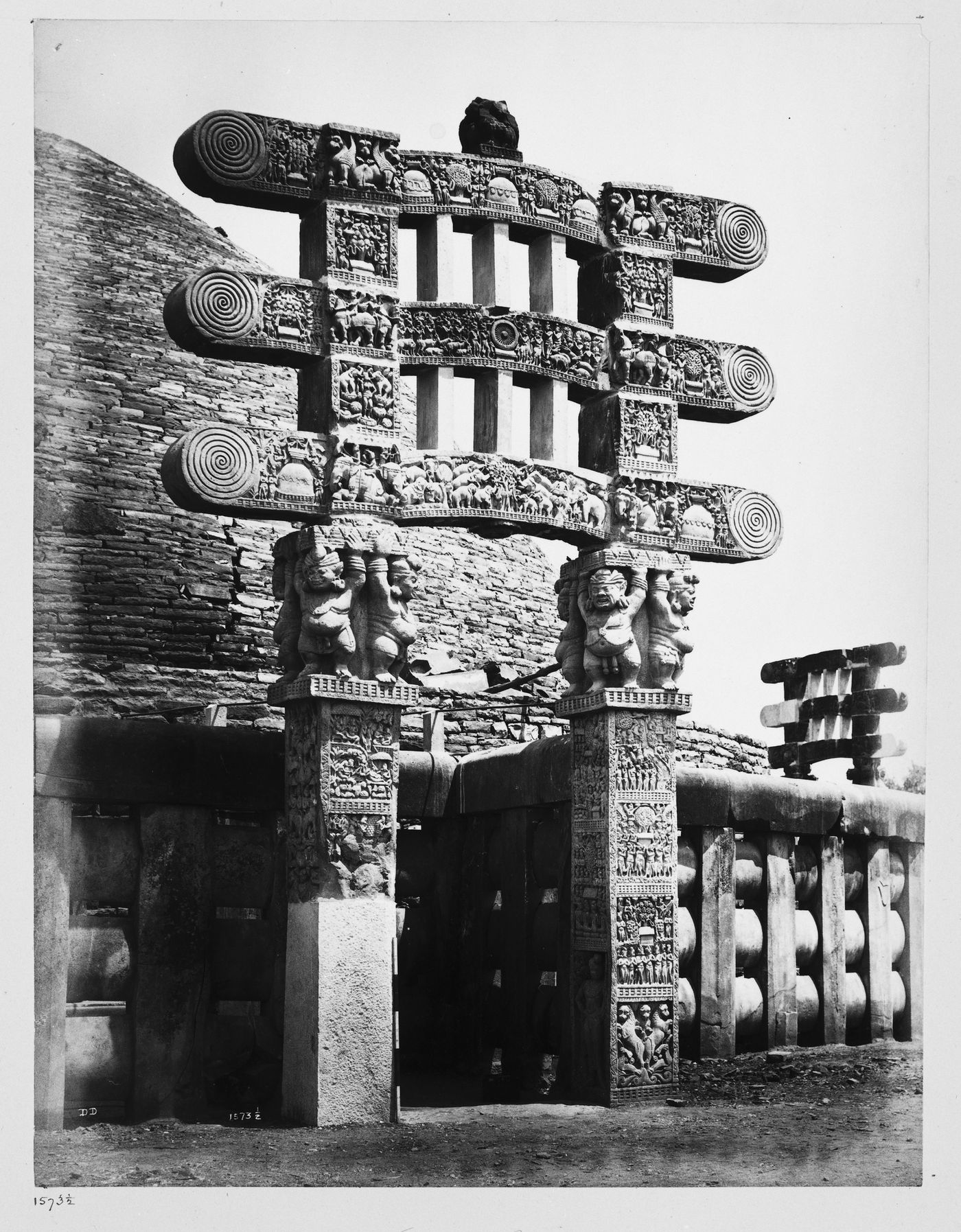 West gate of Great Stupa, near Bhopal, India