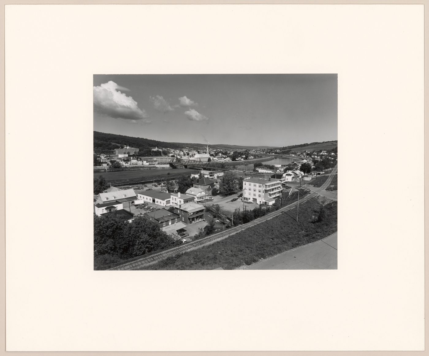 Beauceville vue de l'ecole primaire, 73-325