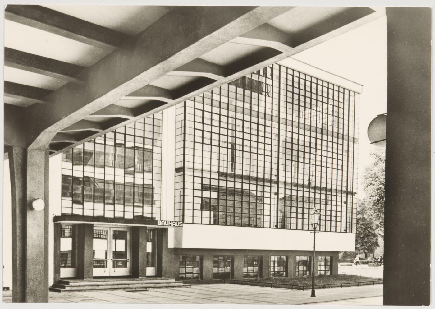 Exterior view of the workshop wing of the Bauhaus building showing the main entrance, Dessau, Germany