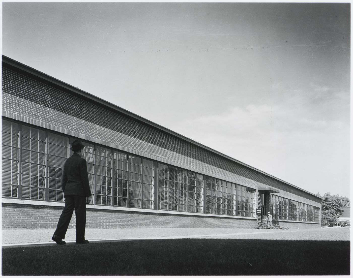 View of the principal façade of the addition to the Administration Building, Borg-Warner Corporation Long Manufacturing Company division Assembly [?] Plant, Detroit, Michigan