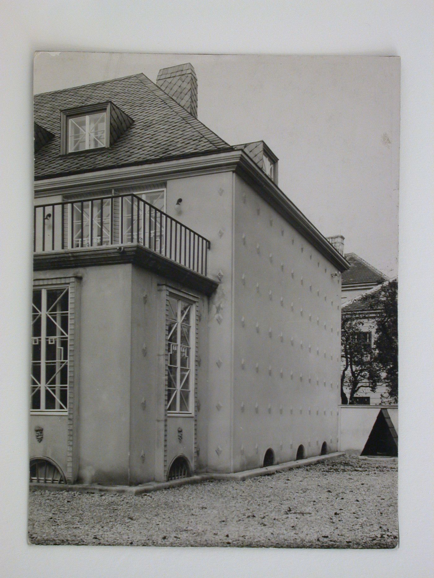 View of a lateral façade of Sonja Knips House, Nusswaldgasse 22, Vienna, Austria