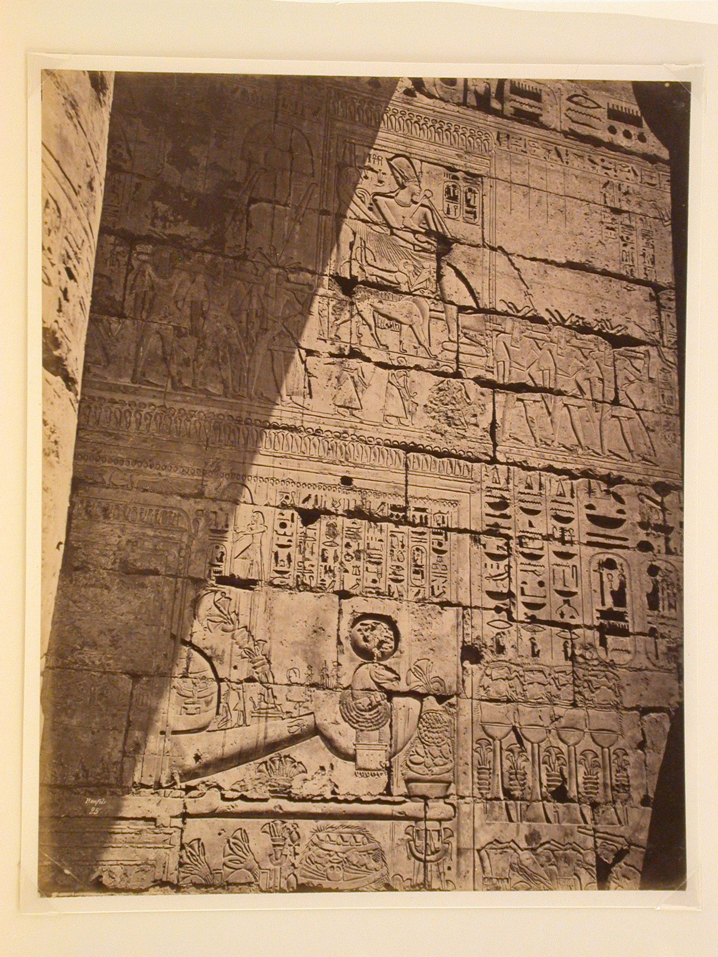 Bas-Relief a droite dans la 2me cour du grand Temple, Medinet-Abou